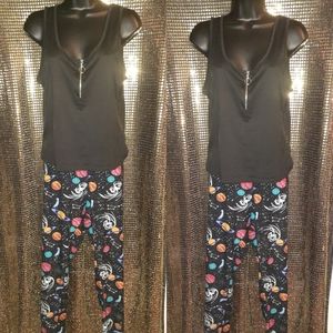 Sleeveless black shirt comfortable space leggings